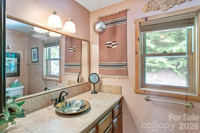 31 Valley Cove Place, Waynesville, NC 28785