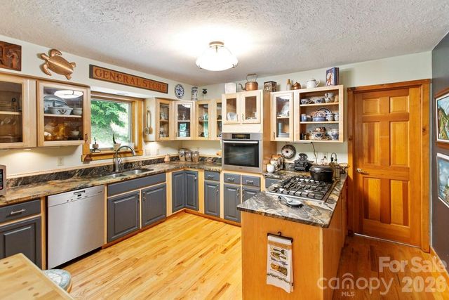 31 Valley Cove Place, Waynesville, NC 28785