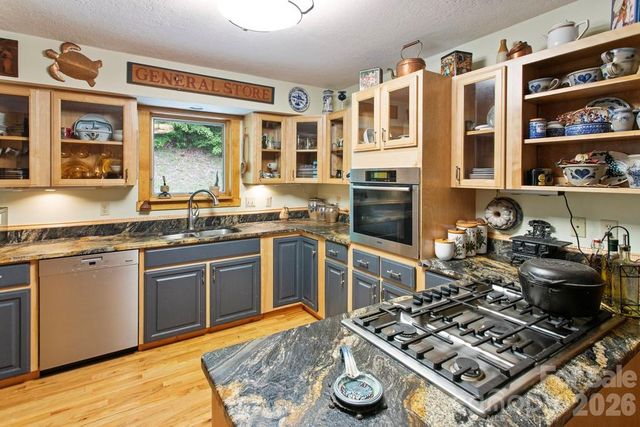 31 Valley Cove Place, Waynesville, NC 28785