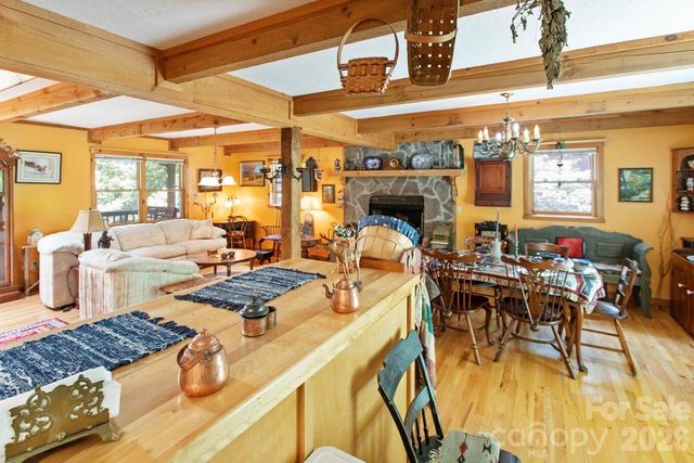 31 Valley Cove Place, Waynesville, NC 28785