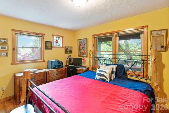 31 Valley Cove Place, Waynesville, NC 28785