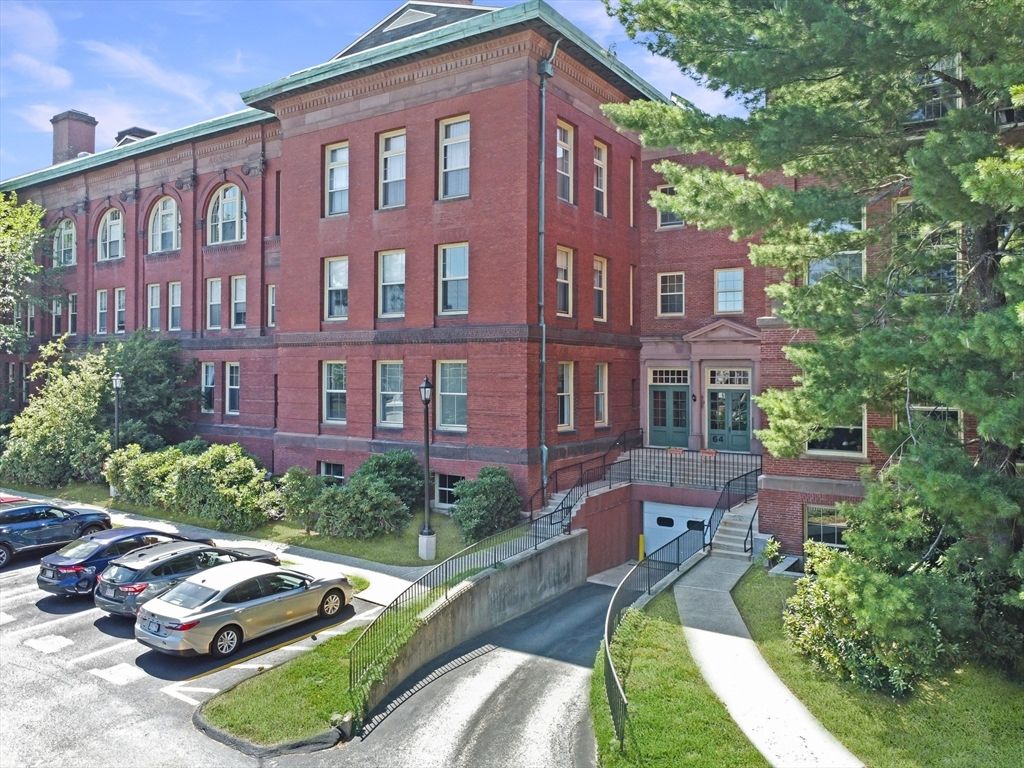64 Forest St 223, Medford, MA 02155