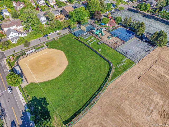 3 Franklin Road, Great Neck, NY 11024