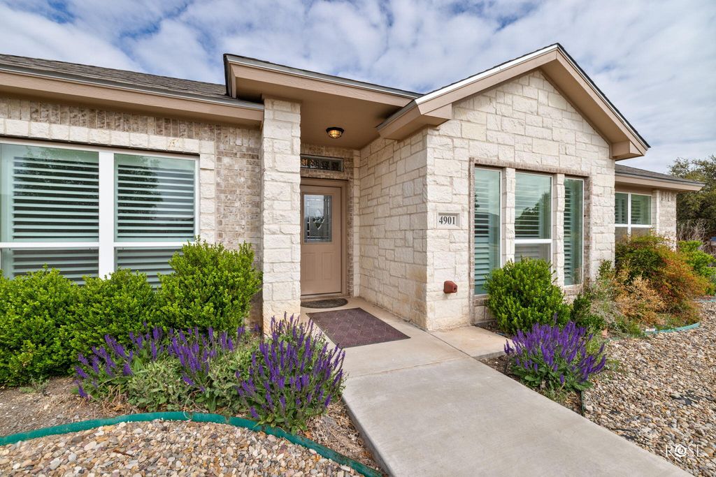 Image 1 of property listing at 4901 Red Oak Lane, San Angelo, TX 76904