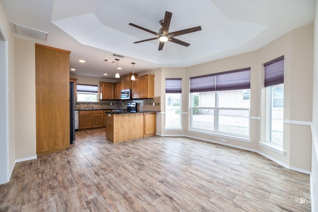 Image 14 of property listing at 4901 Red Oak Lane, San Angelo, TX 76904