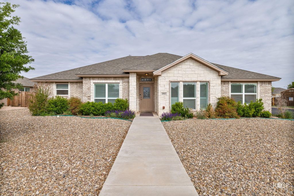 Image 2 of property listing at 4901 Red Oak Lane, San Angelo, TX 76904