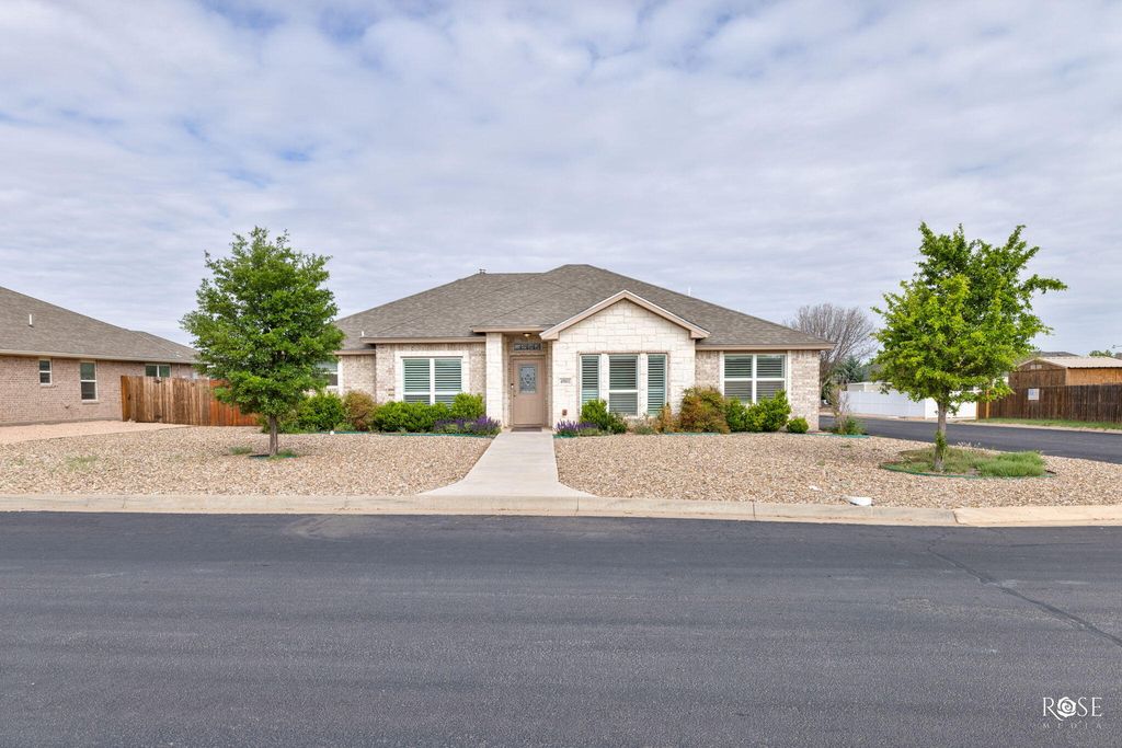 Image 3 of property listing at 4901 Red Oak Lane, San Angelo, TX 76904