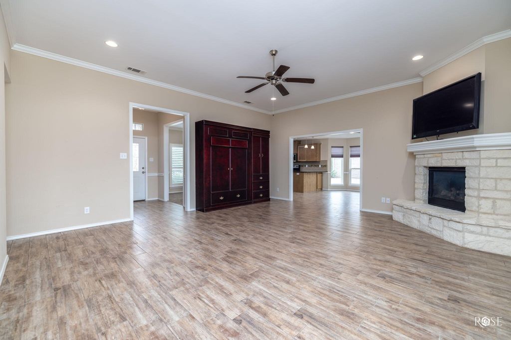 Image 5 of property listing at 4901 Red Oak Lane, San Angelo, TX 76904