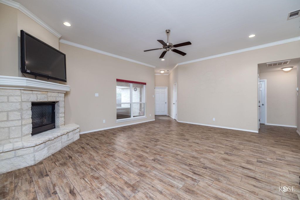 Image 6 of property listing at 4901 Red Oak Lane, San Angelo, TX 76904