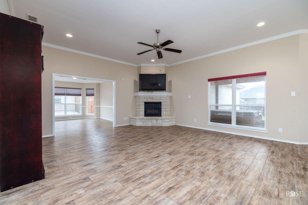 Image 7 of property listing at 4901 Red Oak Lane, San Angelo, TX 76904