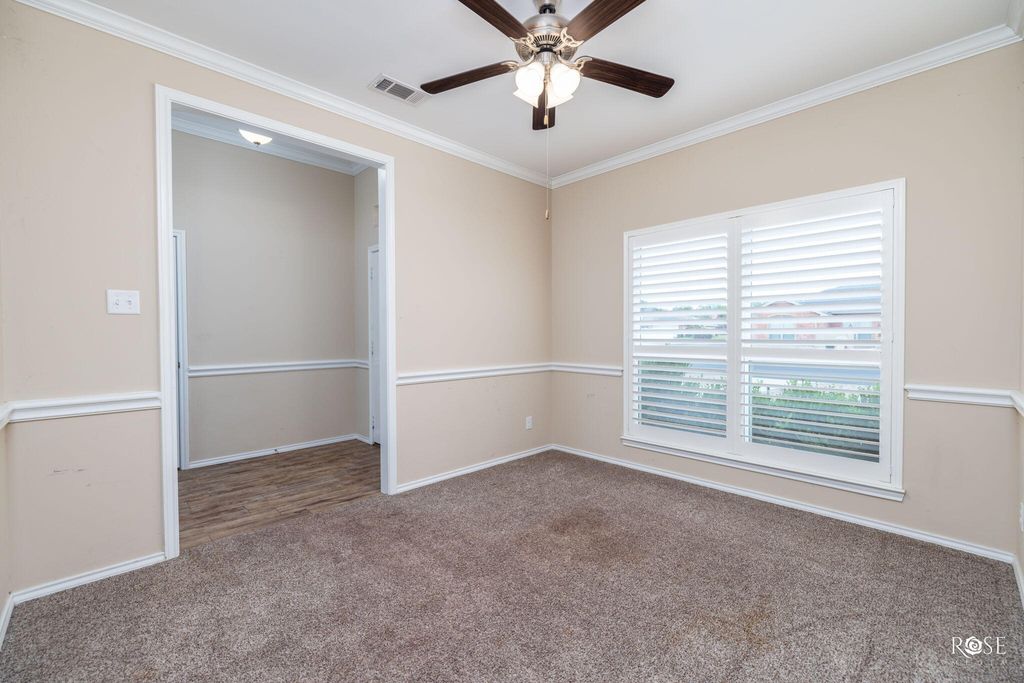 Image 9 of property listing at 4901 Red Oak Lane, San Angelo, TX 76904