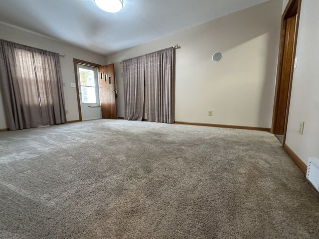 3137 Telegraph Road, Davenport, IA 52804