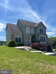 2238 CASTLEGREEN DRIVE, Greencastle, PA 17225