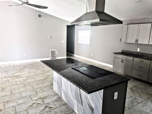 1916 10TH STREET S, St Petersburg, FL 33705
