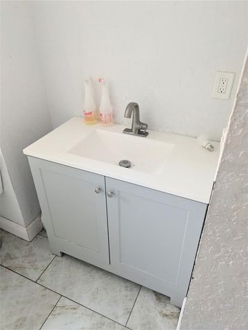 1916 10TH STREET S, St Petersburg, FL 33705