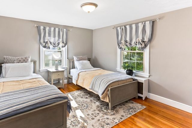 8 Merriweather Rd, Worcester, MA 01602