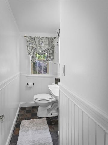 8 Merriweather Rd, Worcester, MA 01602