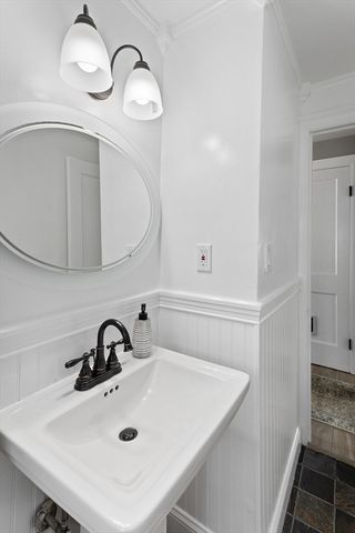 8 Merriweather Rd, Worcester, MA 01602