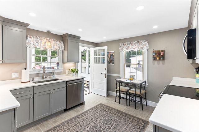 8 Merriweather Rd, Worcester, MA 01602