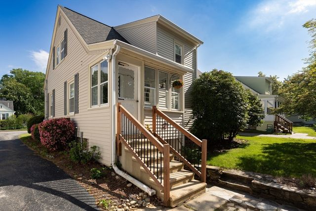 8 Merriweather Rd, Worcester, MA 01602