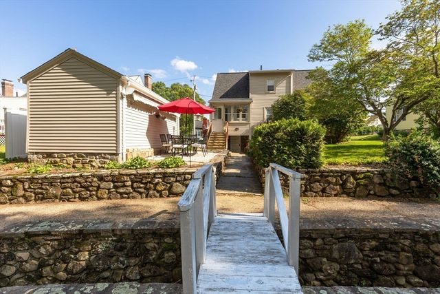 8 Merriweather Rd, Worcester, MA 01602