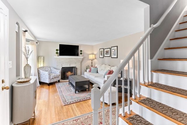 8 Merriweather Rd, Worcester, MA 01602
