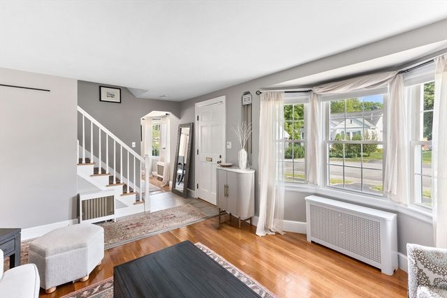 8 Merriweather Rd, Worcester, MA 01602