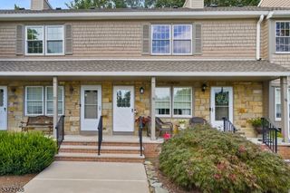 55 Adams Ct, Raritan Twp., NJ 08822