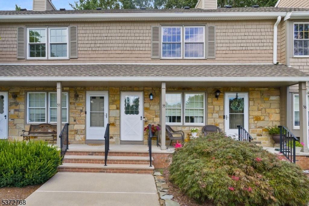 55 Adams Ct, Raritan Twp., NJ 08822
