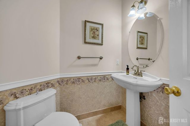 13 Heather Court, Plainsboro, NJ 08536