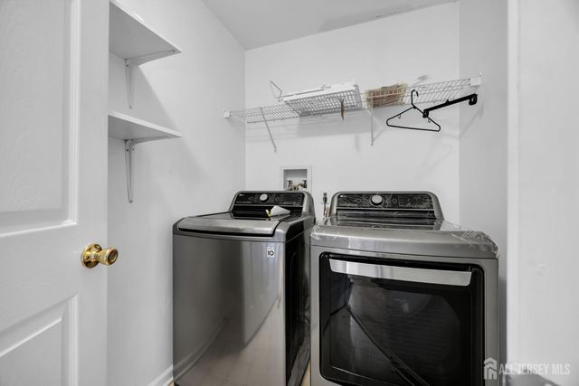 13 Heather Court, Plainsboro, NJ 08536