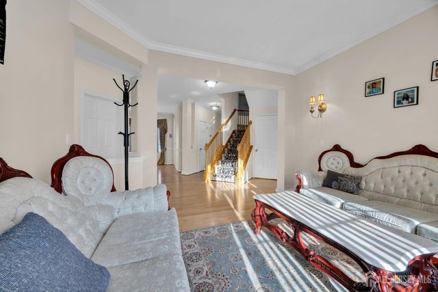 13 Heather Court, Plainsboro, NJ 08536