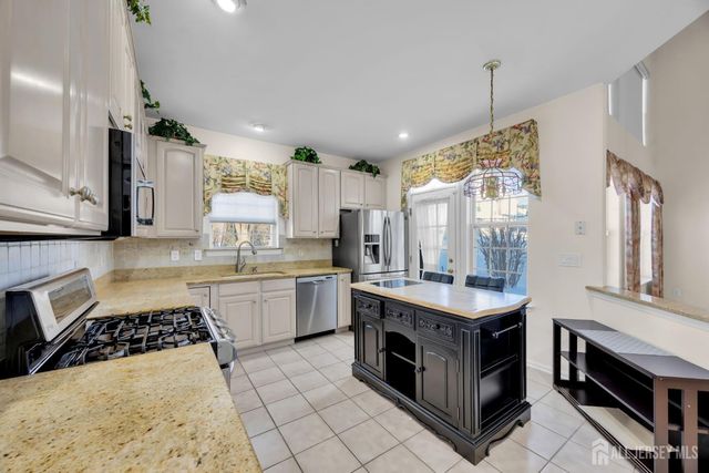 13 Heather Court, Plainsboro, NJ 08536