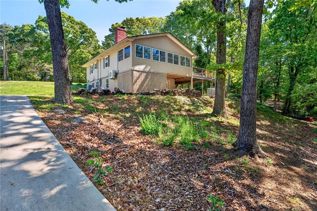 245 Perry Circle, Townville, SC 29689