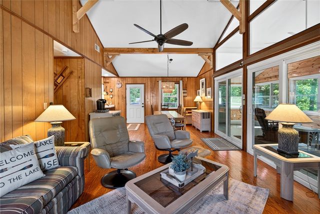 245 Perry Circle, Townville, SC 29689