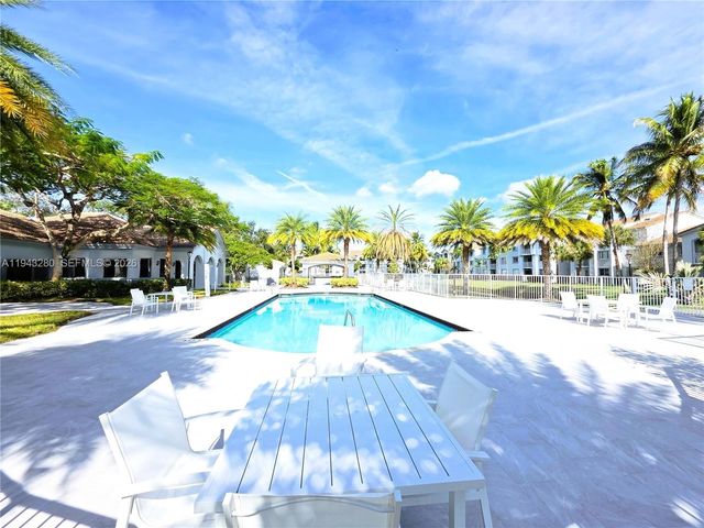 2620 S University Dr 109, Davie, FL 33328