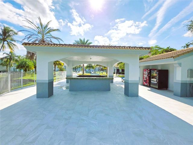 2620 S University Dr 109, Davie, FL 33328