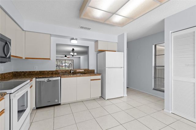 6110 COUNTRY CLUB WAY 204, Sarasota, FL 34243