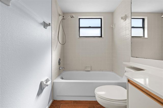 6110 COUNTRY CLUB WAY 204, Sarasota, FL 34243