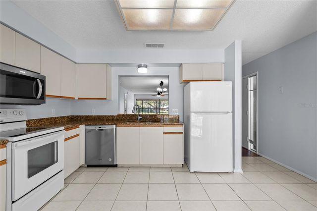 6110 COUNTRY CLUB WAY 204, Sarasota, FL 34243