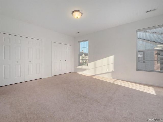 964 W Summerfield Glen Circle 96, Scio Twp, MI 48103