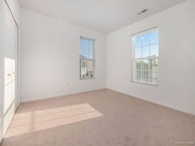 964 W Summerfield Glen Circle 96, Scio Twp, MI 48103
