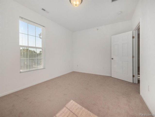 964 W Summerfield Glen Circle 96, Scio Twp, MI 48103