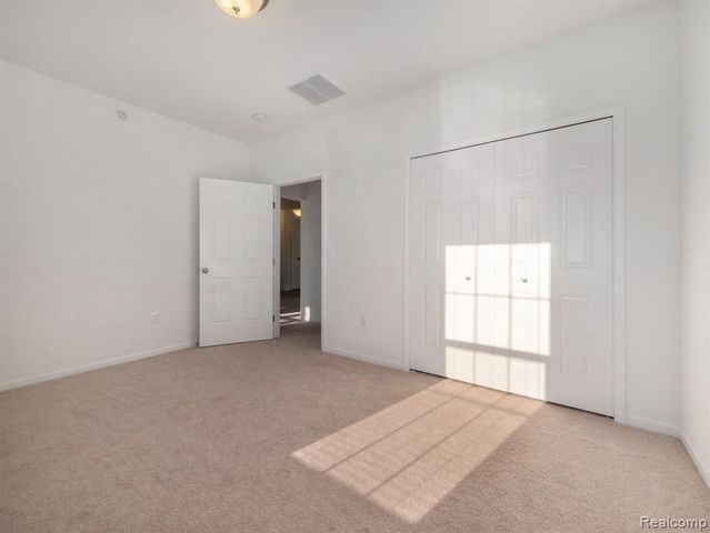964 W Summerfield Glen Circle 96, Scio Twp, MI 48103
