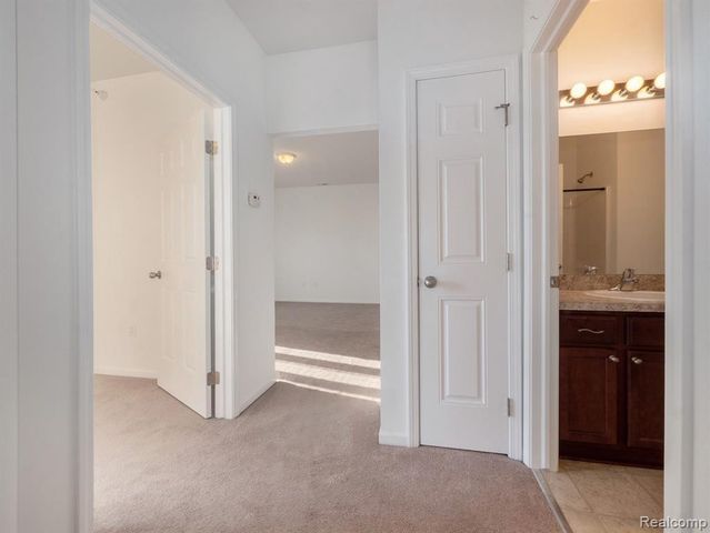 964 W Summerfield Glen Circle 96, Scio Twp, MI 48103