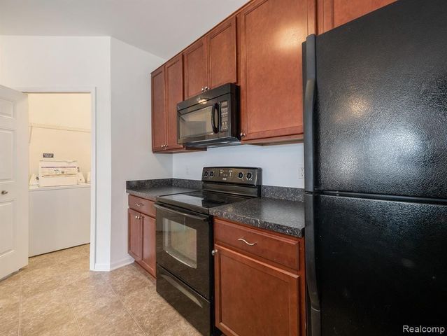 964 W Summerfield Glen Circle 96, Scio Twp, MI 48103