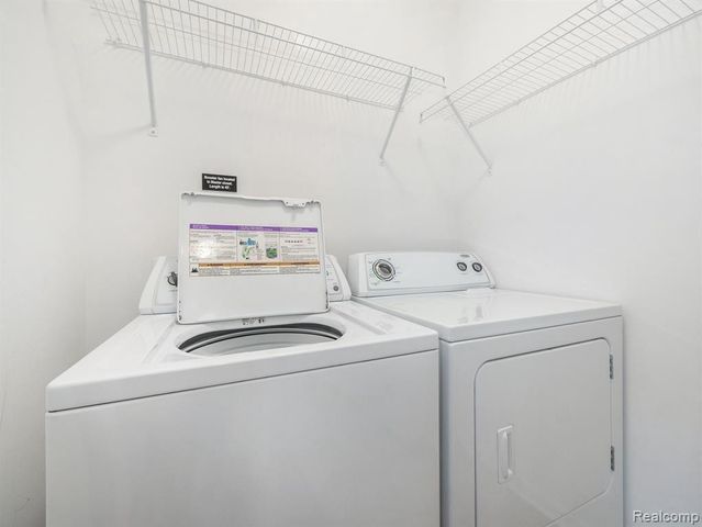 964 W Summerfield Glen Circle 96, Scio Twp, MI 48103