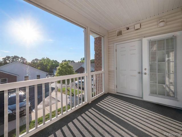 964 W Summerfield Glen Circle 96, Scio Twp, MI 48103