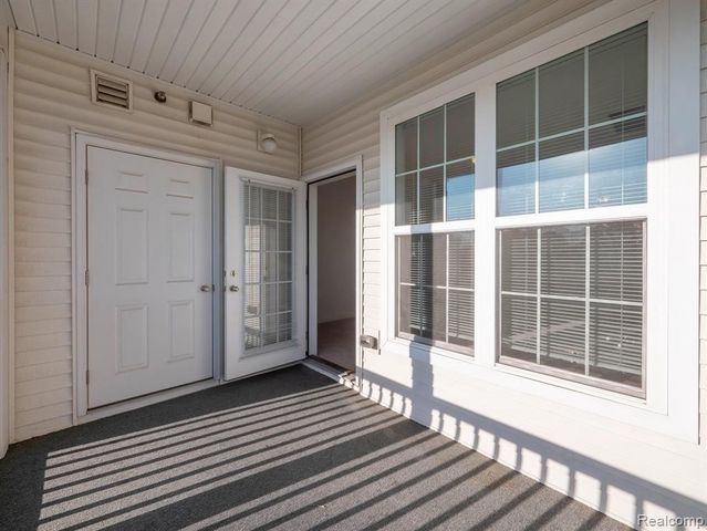 964 W Summerfield Glen Circle 96, Scio Twp, MI 48103