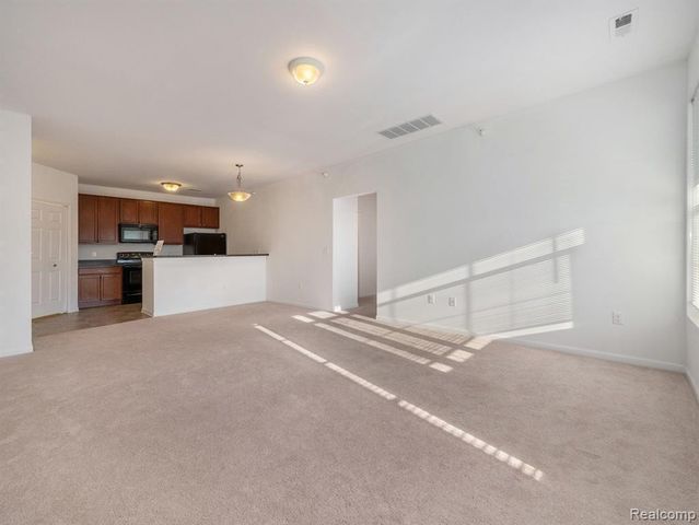 964 W Summerfield Glen Circle 96, Scio Twp, MI 48103